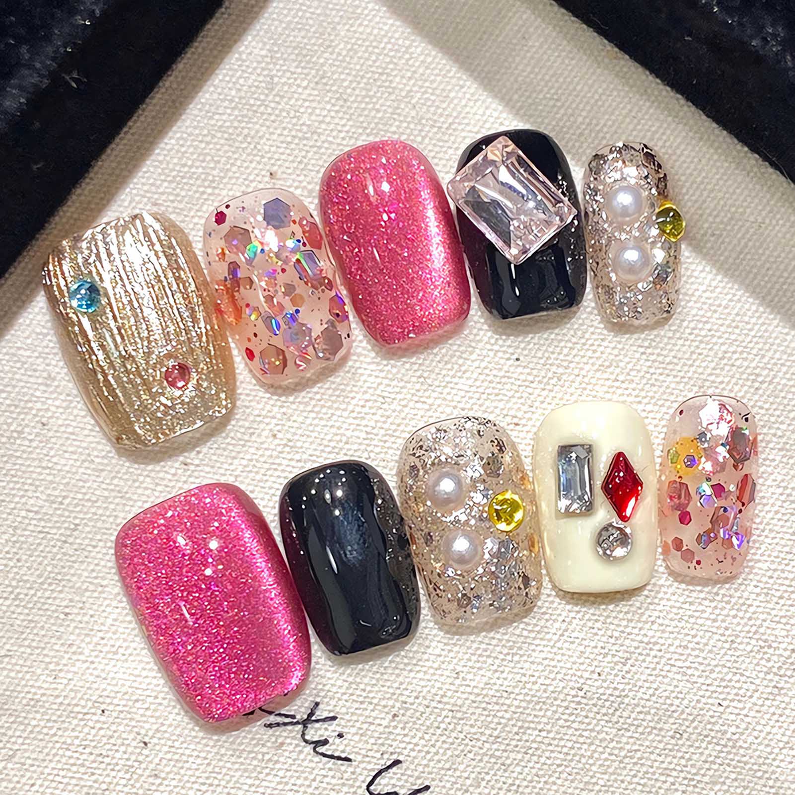 Nail Art Eye Cat - 手作りのフェイクネイル,ピンクのスパンコール,猫の目,光沢のあるフェイクネイル,フルカバー,短い正方形,光沢のあるクリスタルデザイン,フェイクネイル