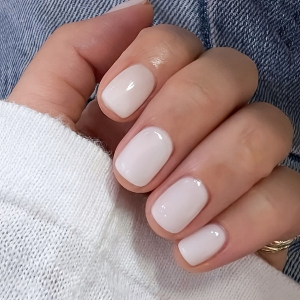 Nail Art Ombre - 24枚入りミルキーホワイトプレスオンネイルショートスクエア半透明ジェリーフェイクネイルエクステンションフレンチクリーンガールマニキュアチップ