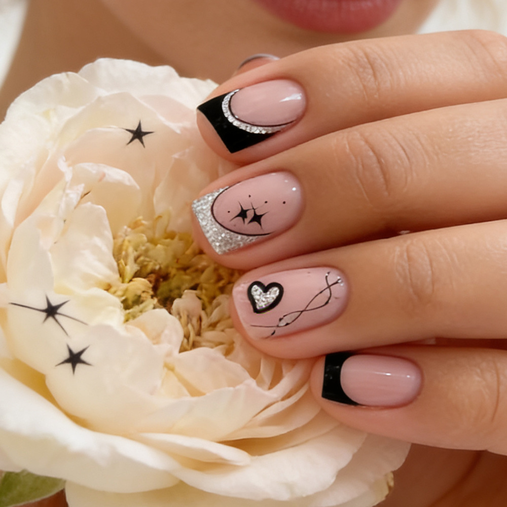バレンタインデー用のキュートなハートと星のデザインの、女性と - Nail Art Gliter のレビューと価格