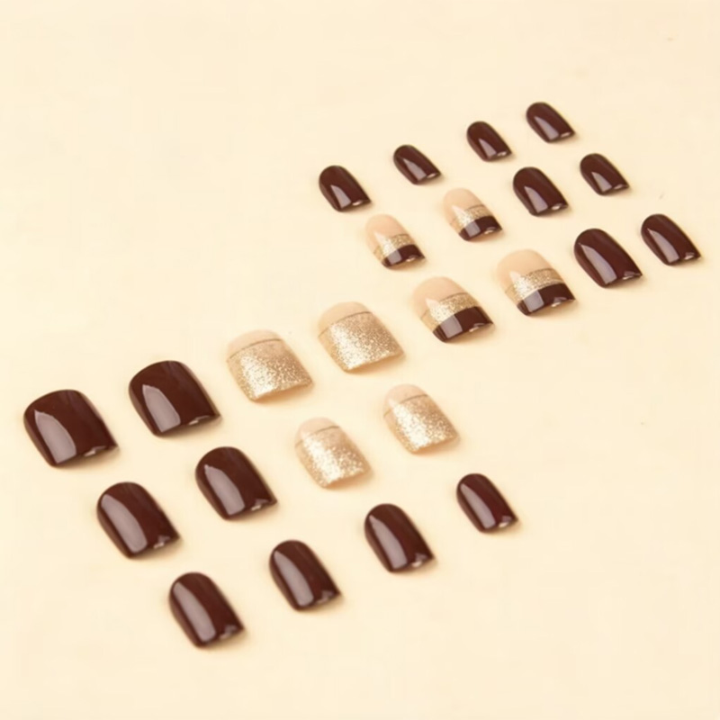 女性用ショートスクエアフェイクネイル、光沢のあるブラウンのチ - Nail Art Gliter のレビューと価格