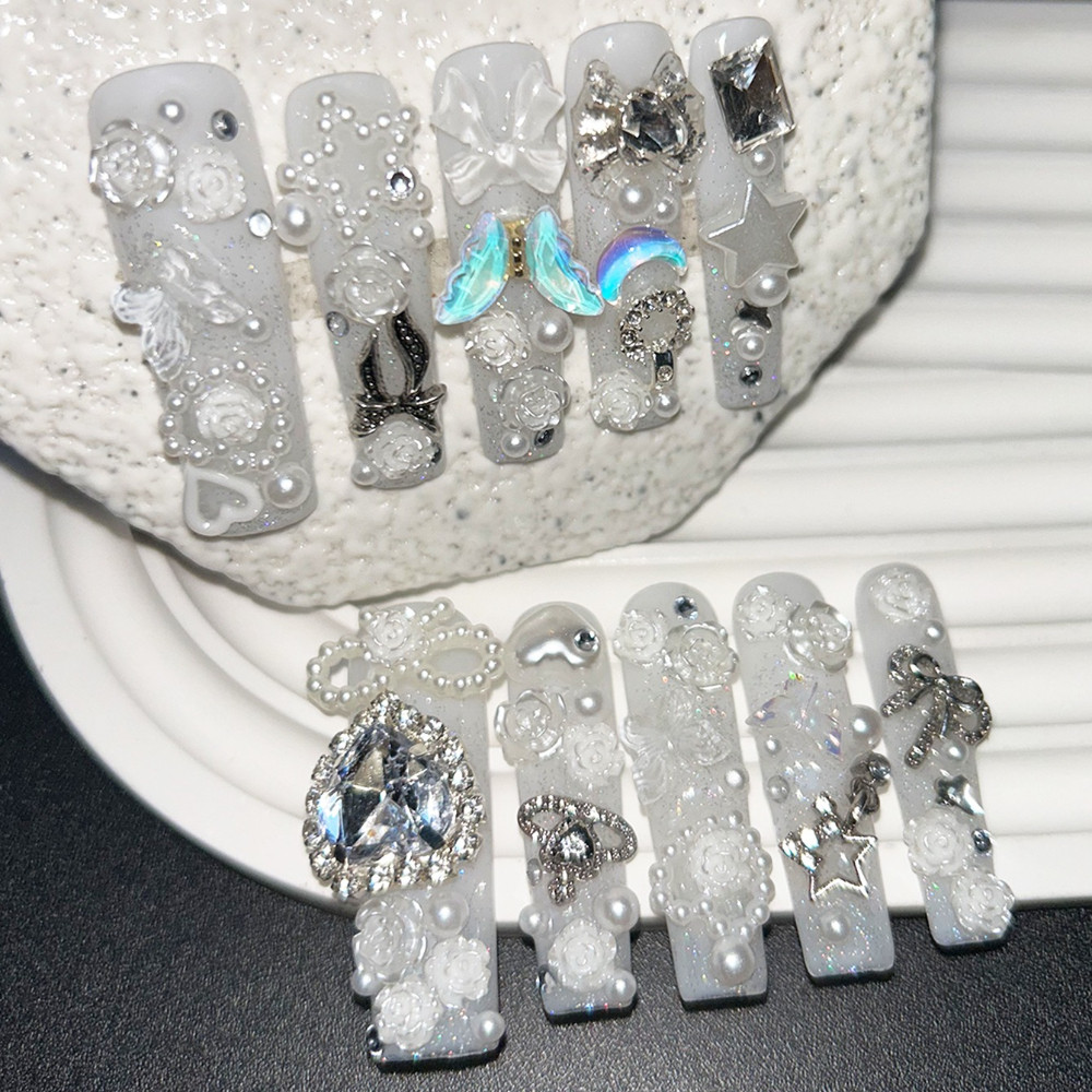 10個入り キュートなジライ系ホワイトハンドメイドつけ爪 3 - Nail Art Love のレビューと価格